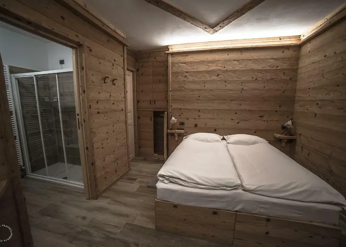 Le Riue Nocleg ze śniadaniem 3*